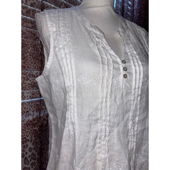 Women’s White Saint Tropez West Tank Top 🤍 - Picture 6 of 17